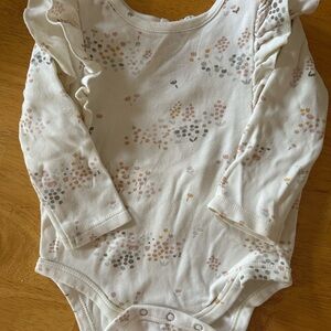 Pehr- Charming Dotted Kids Bodysuit 6-12 mths